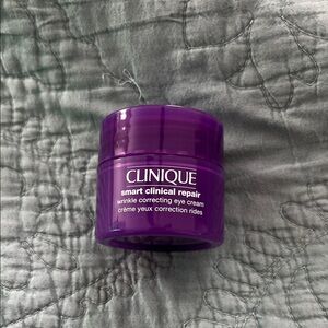 Clinique Smart Clinical Repair Eye Cream - Vibrant Purple